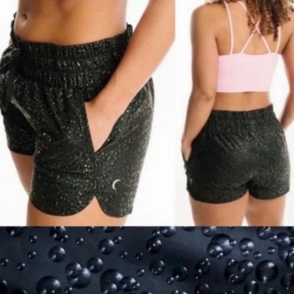 ZYIA Black Bubbles Hi-Rise Bomber Shorts Medium Water Droplets - Picture 13 of 16